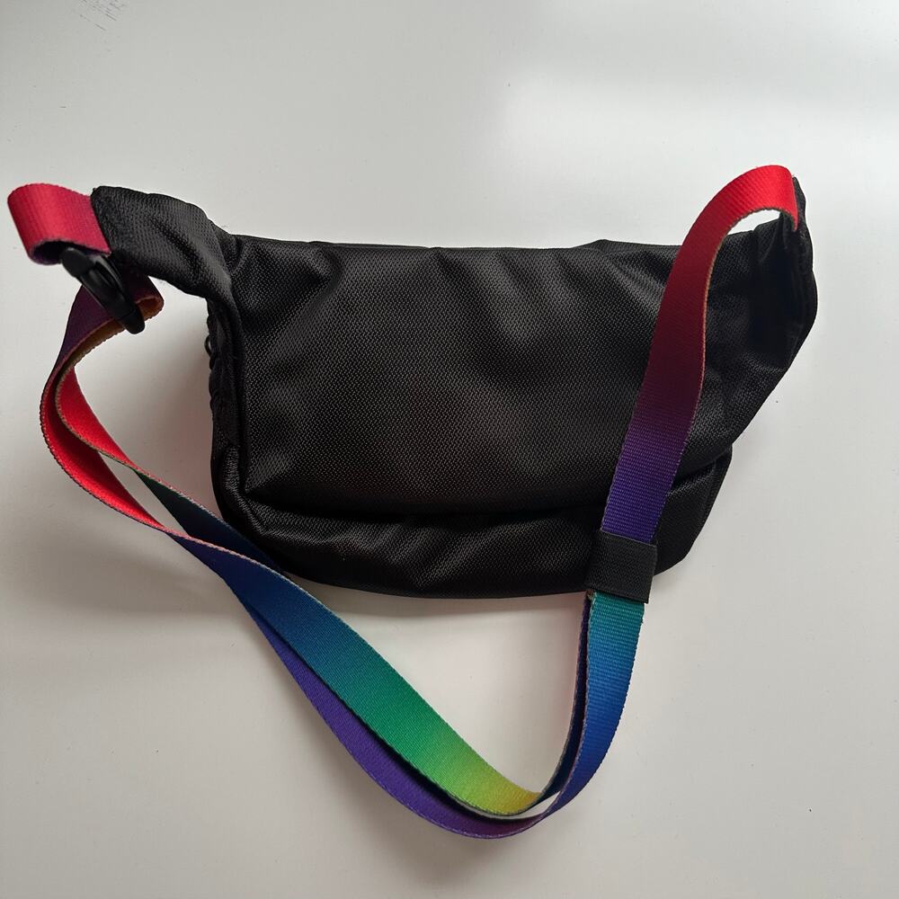 Jansport black double zipper‎ fanny pack with rainbow strap - Picture 4 of 5